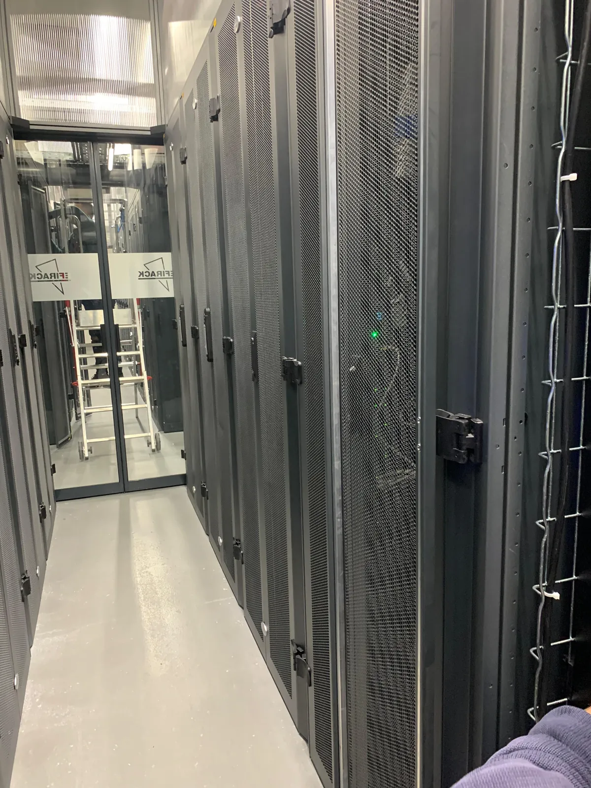 Allée de datacenter